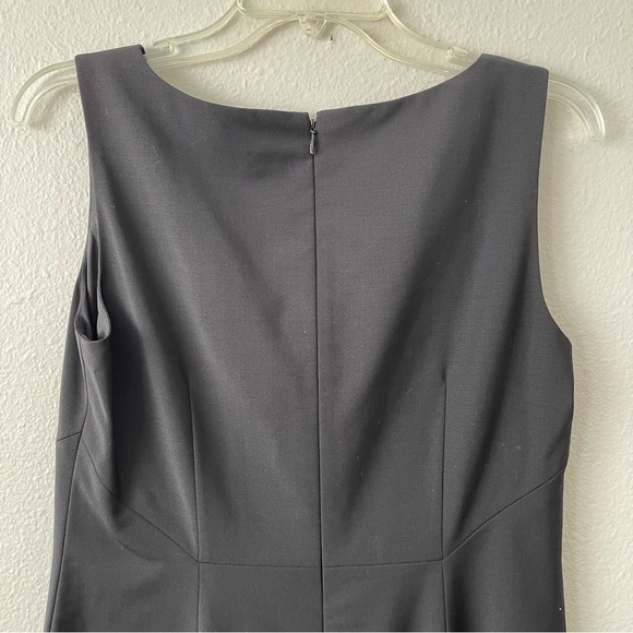 ANN TAYLOR Women’s Classic Sheath Black Virgin Wool V-Neckline Dress Size 6 - Picture 3 of 4